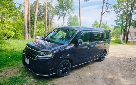 Honda Stepwgn, 2022 год, 3 200 000 рублей, 2 фотография