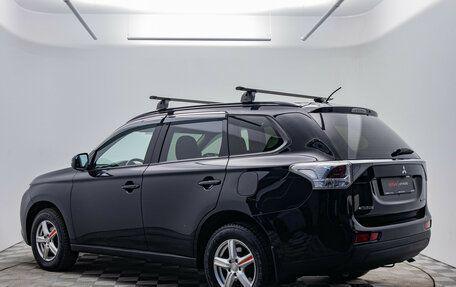 Mitsubishi Outlander III рестайлинг 3, 2013 год, 1 100 000 рублей, 3 фотография