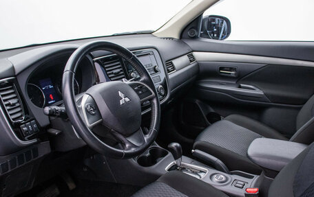 Mitsubishi Outlander III рестайлинг 3, 2013 год, 1 100 000 рублей, 9 фотография