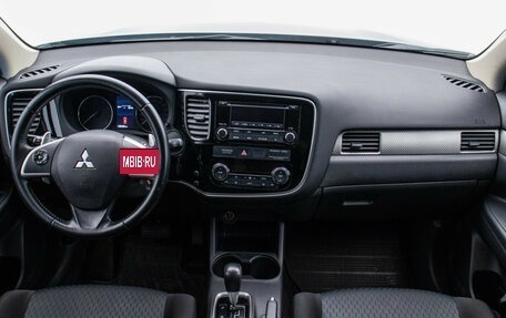 Mitsubishi Outlander III рестайлинг 3, 2013 год, 1 100 000 рублей, 12 фотография