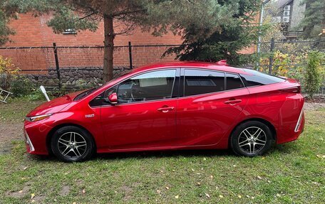 Toyota Prius IV XW50, 2018 год, 2 200 000 рублей, 2 фотография
