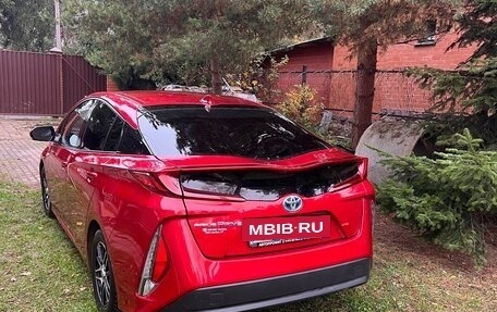 Toyota Prius IV XW50, 2018 год, 2 200 000 рублей, 3 фотография