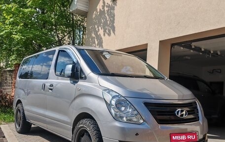 Hyundai Grand Starex Grand Starex I рестайлинг 2, 2016 год, 2 900 000 рублей, 1 фотография