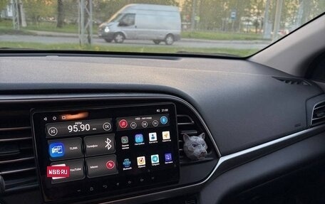 Hyundai Elantra VI рестайлинг, 2019 год, 1 650 000 рублей, 10 фотография