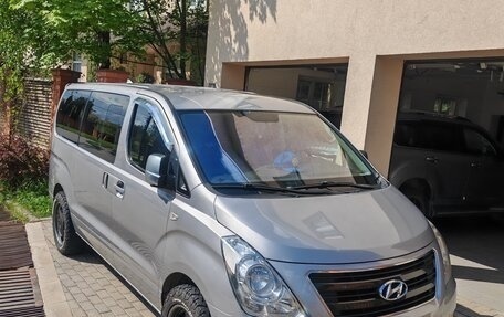 Hyundai Grand Starex Grand Starex I рестайлинг 2, 2016 год, 2 900 000 рублей, 2 фотография