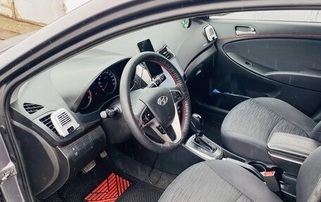 Hyundai Solaris II рестайлинг, 2015 год, 1 050 000 рублей, 2 фотография