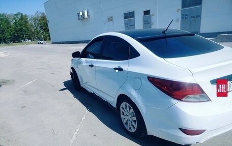 Hyundai Solaris II рестайлинг, 2011 год, 330 000 рублей, 2 фотография