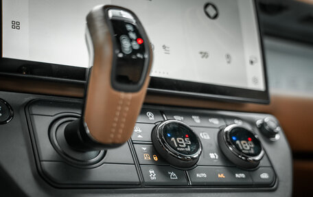 Land Rover Defender II, 2026 год, 28 700 000 рублей, 25 фотография