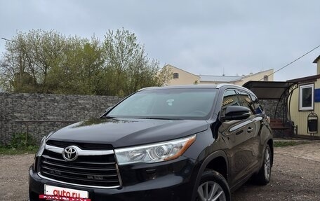 Toyota Highlander III, 2014 год, 2 999 000 рублей, 2 фотография