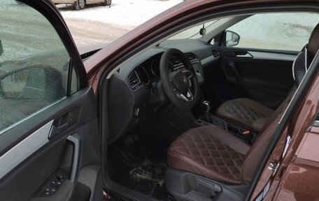 Volkswagen Tiguan II, 2021 год, 2 450 000 рублей, 4 фотография