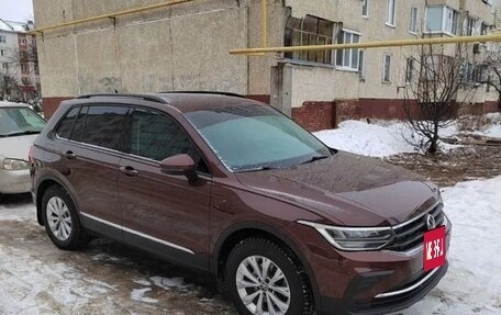 Volkswagen Tiguan II, 2021 год, 2 450 000 рублей, 2 фотография