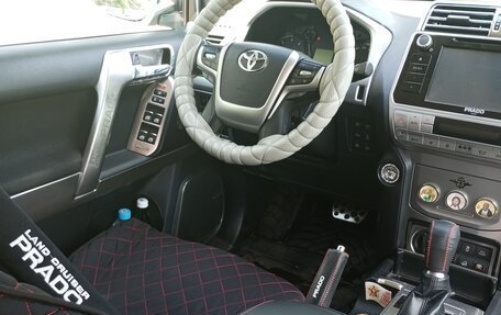 Toyota Land Cruiser Prado 150 рестайлинг 2, 2018 год, 4 750 000 рублей, 7 фотография