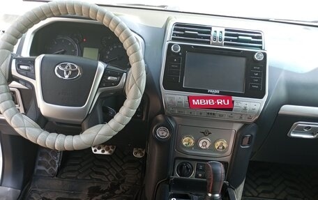 Toyota Land Cruiser Prado 150 рестайлинг 2, 2018 год, 4 750 000 рублей, 13 фотография