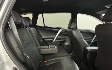 Toyota RAV4, 2018 год, 2 490 000 рублей, 13 фотография