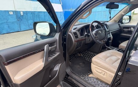 Toyota Land Cruiser 200, 2010 год, 2 950 000 рублей, 29 фотография