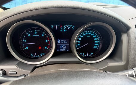 Toyota Land Cruiser 200, 2010 год, 2 950 000 рублей, 26 фотография