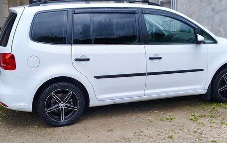 Volkswagen Touran III, 2014 год, 900 000 рублей, 4 фотография