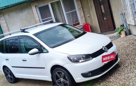 Volkswagen Touran III, 2014 год, 900 000 рублей, 3 фотография