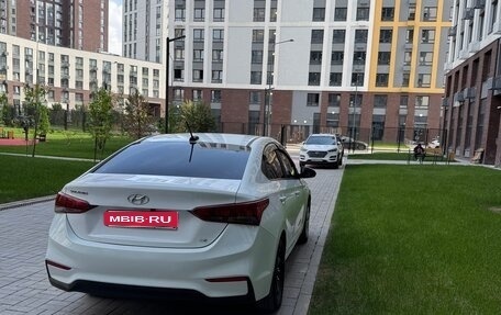 Hyundai Solaris II рестайлинг, 2018 год, 700 000 рублей, 1 фотография