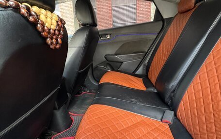 Hyundai Solaris II рестайлинг, 2018 год, 700 000 рублей, 21 фотография