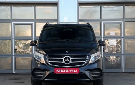 Mercedes-Benz V-Класс, 2018 год, 3 950 000 рублей, 2 фотография