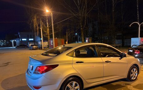 Hyundai Solaris II рестайлинг, 2013 год, 650 000 рублей, 4 фотография