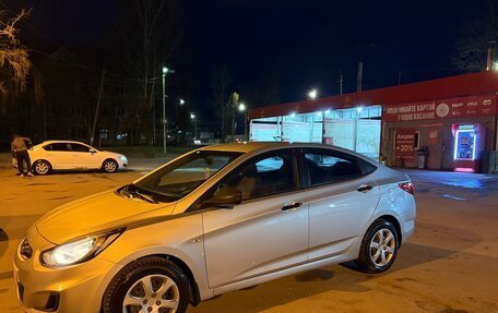 Hyundai Solaris II рестайлинг, 2013 год, 650 000 рублей, 2 фотография