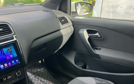 Volkswagen Polo VI (EU Market), 2012 год, 750 000 рублей, 15 фотография