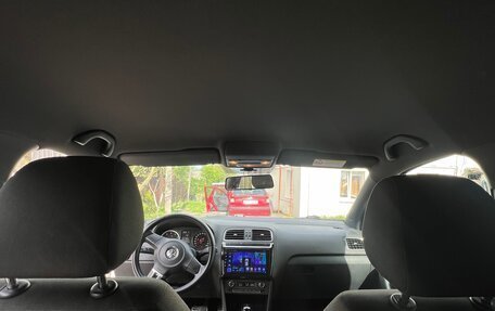 Volkswagen Polo VI (EU Market), 2012 год, 750 000 рублей, 18 фотография