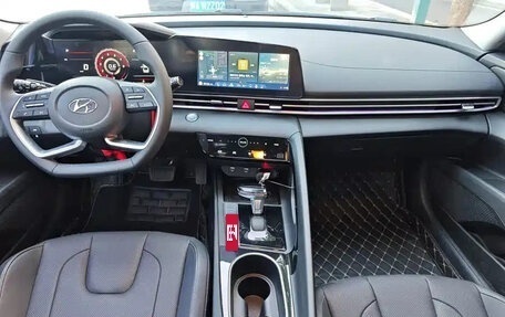 Hyundai Elantra, 2022 год, 1 250 000 рублей, 10 фотография