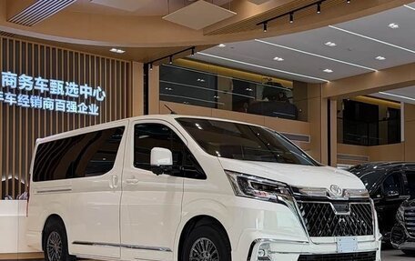 Toyota HiAce H300, 2025 год, 12 200 000 рублей, 3 фотография