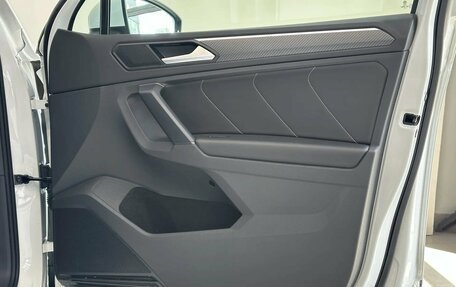 Volkswagen Tiguan II, 2021 год, 3 390 000 рублей, 26 фотография