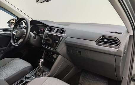 Volkswagen Tiguan II, 2021 год, 3 190 000 рублей, 19 фотография