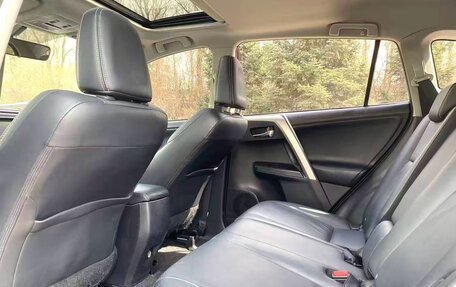 Toyota RAV4, 2017 год, 1 800 000 рублей, 9 фотография