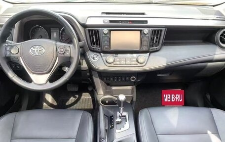 Toyota RAV4, 2017 год, 1 800 000 рублей, 10 фотография