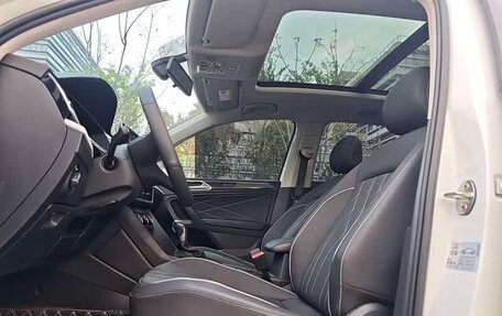 Volkswagen Tiguan II, 2023 год, 2 390 000 рублей, 4 фотография