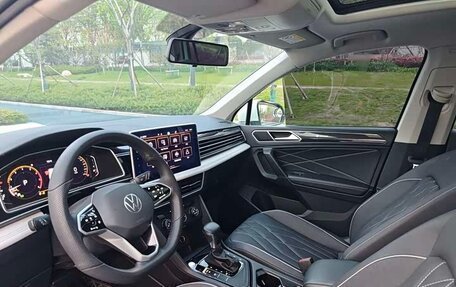 Volkswagen Tiguan II, 2023 год, 2 390 000 рублей, 5 фотография