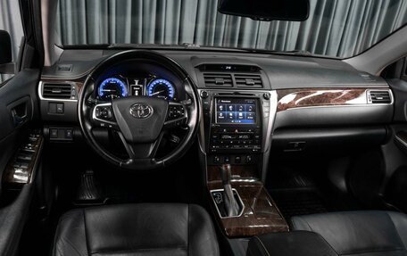 Toyota Camry, 2017 год, 2 499 000 рублей, 6 фотография