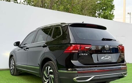 Volkswagen Tiguan II, 2023 год, 2 550 000 рублей, 3 фотография