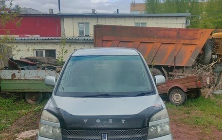 Toyota Voxy II, 2005 год, 950 000 рублей, 2 фотография
