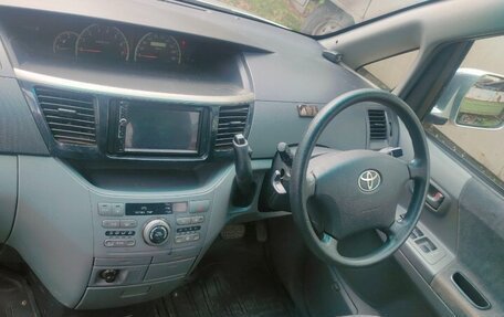 Toyota Voxy II, 2005 год, 950 000 рублей, 7 фотография