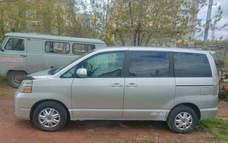 Toyota Voxy II, 2005 год, 950 000 рублей, 3 фотография