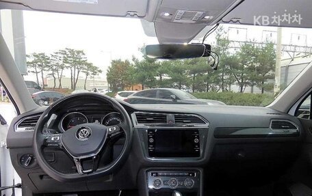 Volkswagen Tiguan, 2023 год, 1 800 000 рублей, 4 фотография