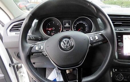 Volkswagen Tiguan, 2023 год, 1 800 000 рублей, 5 фотография