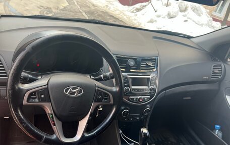 Hyundai Solaris II рестайлинг, 2015 год, 1 000 000 рублей, 1 фотография