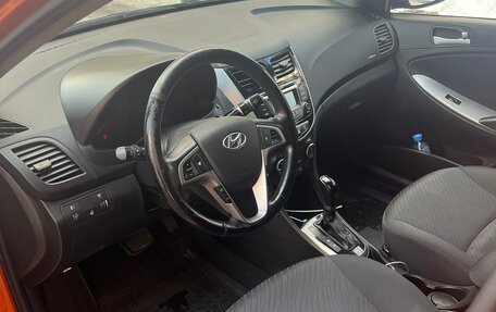 Hyundai Solaris II рестайлинг, 2015 год, 1 000 000 рублей, 2 фотография