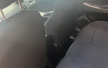 Hyundai Solaris II рестайлинг, 2015 год, 1 000 000 рублей, 3 фотография