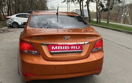 Hyundai Solaris II рестайлинг, 2015 год, 1 000 000 рублей, 12 фотография
