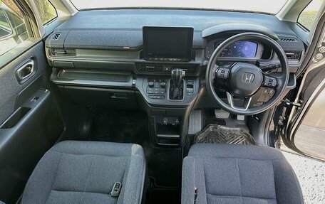 Honda Stepwgn, 2022 год, 2 285 000 рублей, 9 фотография