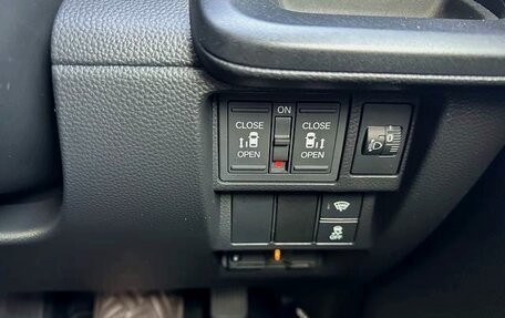 Honda Stepwgn, 2022 год, 2 285 000 рублей, 13 фотография
